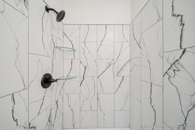 1119 W 7th St, Okmulgee, OK 74447 - bathroom featuring tiled shower