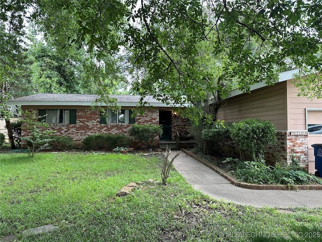 5660 S Marion Ave, Tulsa, OK 74135 - single story home with brick siding and a front yard