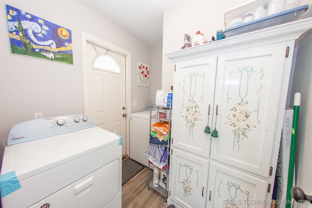 1119 N Oklahoma Ave, Claremore, OK 74017 - laundry area featuring washer / dryer, cabinet space, and light wood-style floors