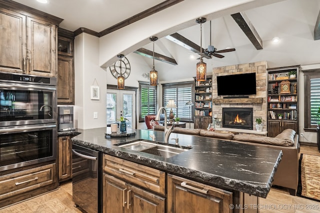 3818 W Phoenix Pl, Broken Arrow, OK 74011 - kitchen with appliances with stainless steel finishes, a kitchen island with sink, open floor plan, ceiling fan, and light wood-type flooring