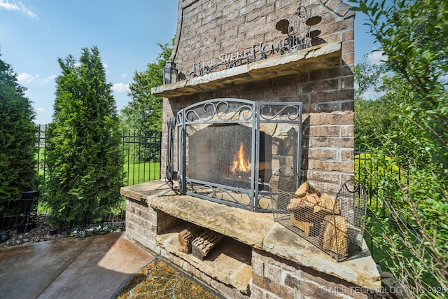 3818 W Phoenix Pl, Broken Arrow, OK 74011 - detailed view of an outdoor brick fireplace and brick siding