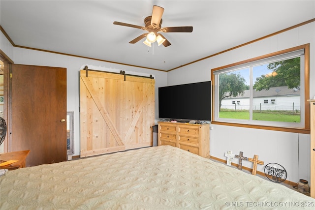 417530 E 1140th Rd, Checotah, OK 74426 - bedroom featuring ornamental molding, a barn door, and a ceiling fan
