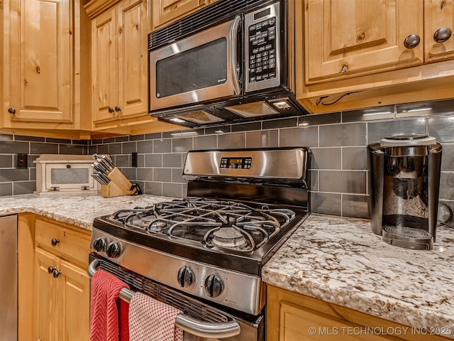 333 Springview Dr, Skiatook, OK 74070 - kitchen with stainless steel appliances, decorative backsplash, and light stone countertops