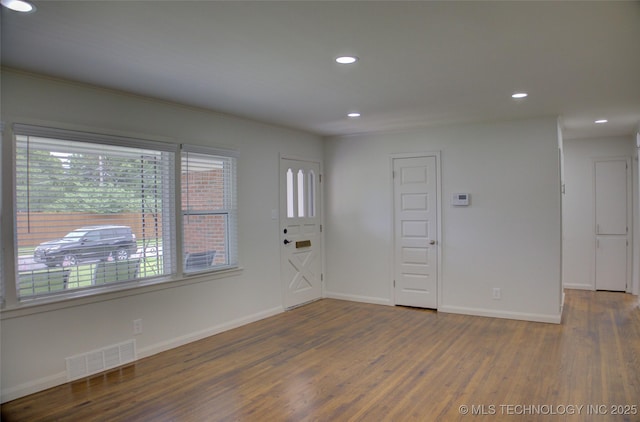3634 S Pittsburg Ave, Tulsa, OK 74135 - foyer entrance featuring wood finished floors and recessed lighting