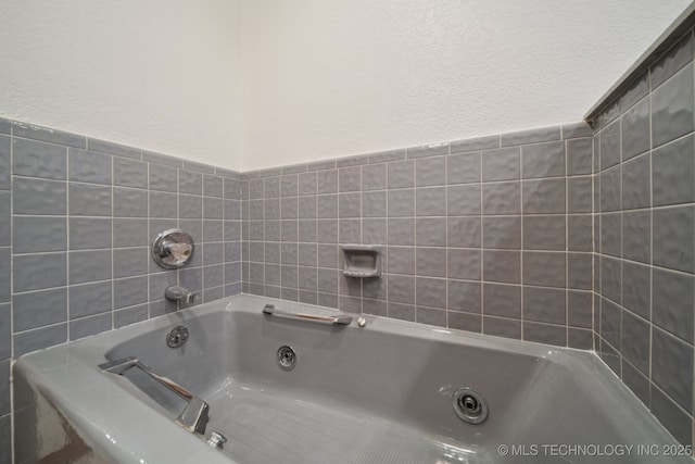 3334 E 100th Pl, Tulsa, OK 74137 - full bath featuring a jetted tub