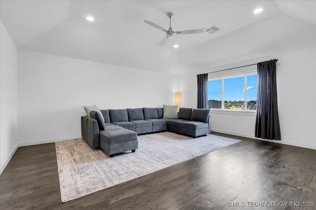 7107 E 88th St N, Owasso, OK 74055 - living room with vaulted ceiling, a ceiling fan, wood finished floors, and recessed lighting