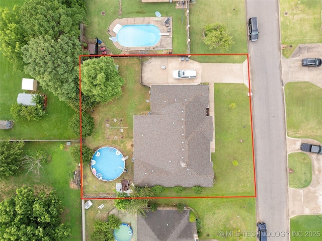 1507 Southern Hills Dr, Ardmore, OK 73401 - aerial view of property and surrounding area with a pool and property parcel outlined