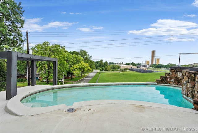 2936 E 75th St, Tulsa, OK 74136 - outdoor pool with a lawn