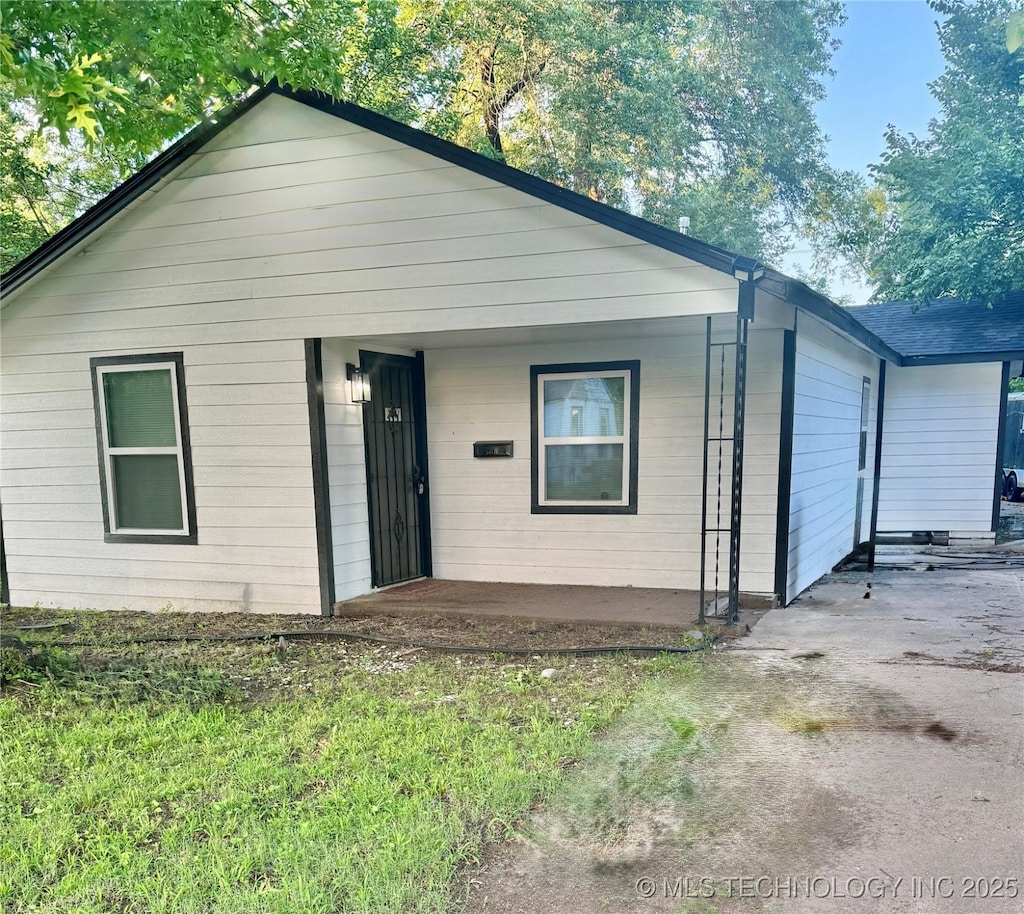 2611 N Trenton Ave, Tulsa, OK 74106 - view of front of property with covered porch