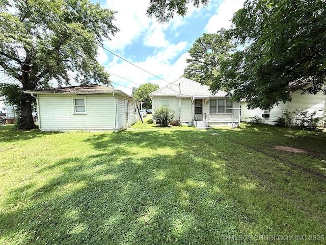 903 W Broadway St, Henryetta, OK 74437 - back of house featuring a yard