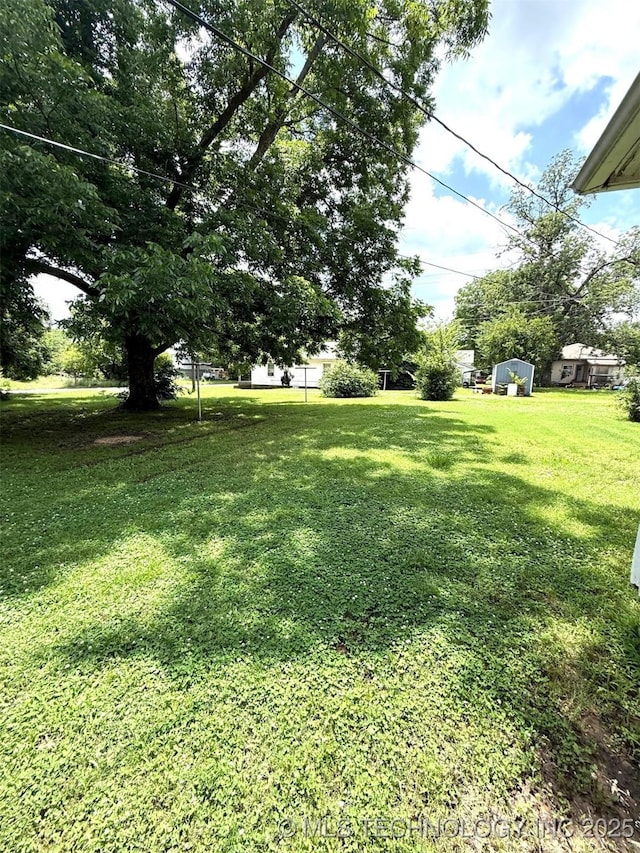 903 W Broadway St, Henryetta, OK 74437 - view of grassy yard