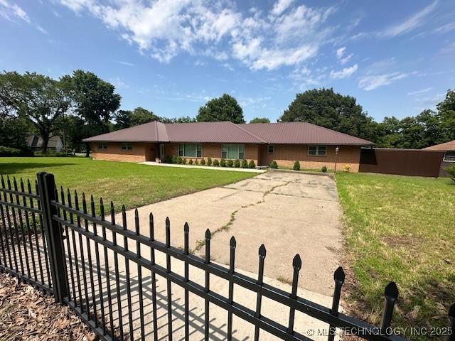911 Sunset, Wewoka, OK 74884 - photo 1