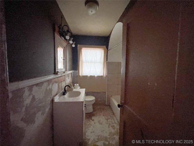 2102 Denver St, Muskogee, OK 74401 - full bathroom featuring vanity, a wainscoted wall, and tile walls