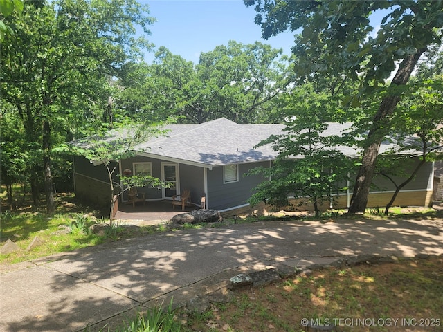 1416 Robin Hood Rd, Eufaula, OK 74432 - view of front of home with roof with shingles