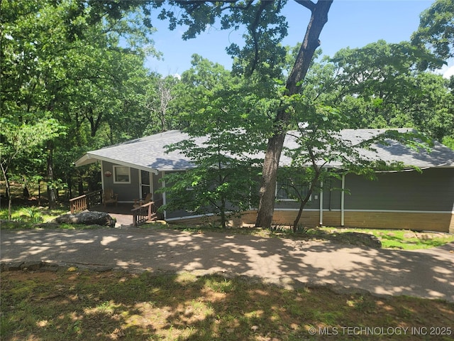 1416 Robin Hood Rd, Eufaula, OK 74432 - view of front of house with a shingled roof