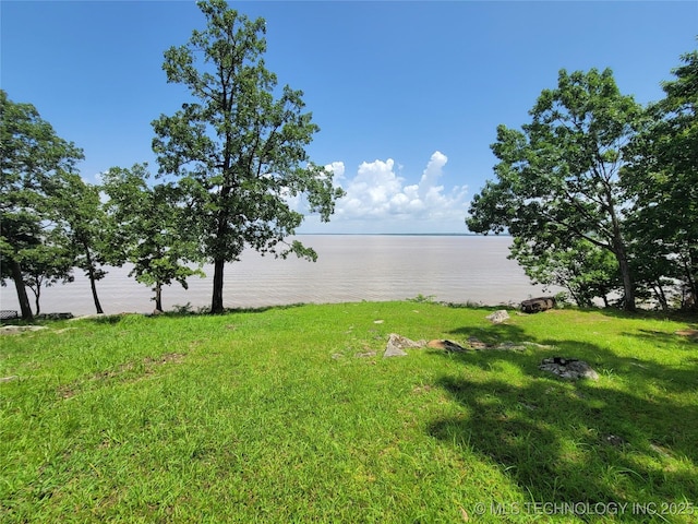 1416 Robin Hood Rd, Eufaula, OK 74432 - view of green lawn with a water view