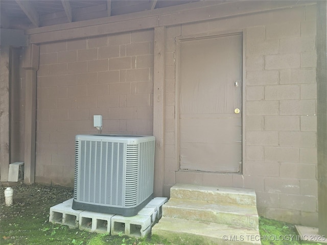 1416 Robin Hood Rd, Eufaula, OK 74432 - exterior view of concrete block siding