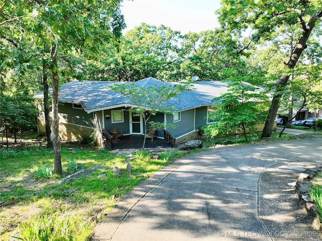 1416 Robin Hood Rd, Eufaula, OK 74432 - view of front of house featuring covered porch and roof with shingles