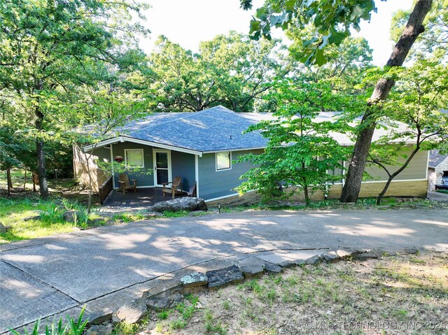 1416 Robin Hood Rd, Eufaula, OK 74432 - view of front of property featuring covered porch and roof with shingles