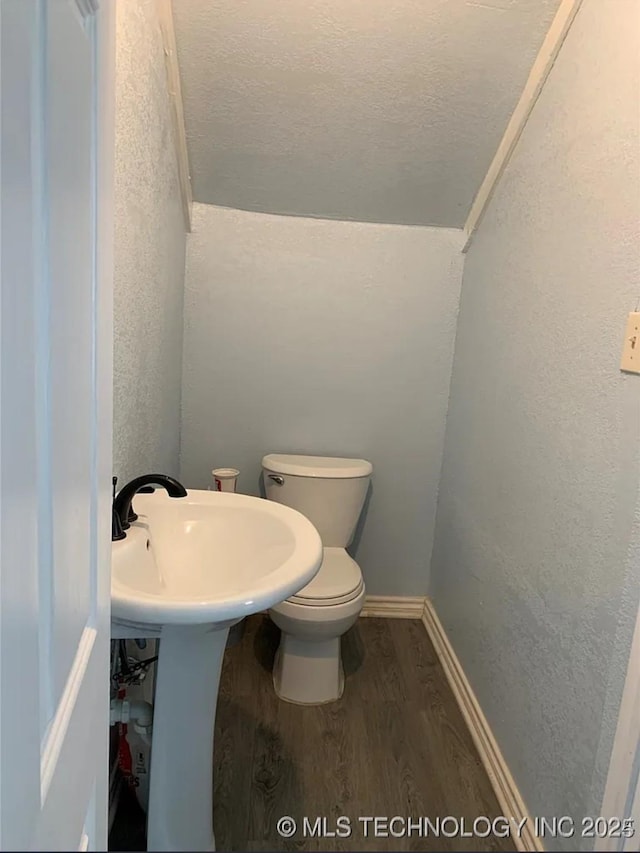 210 N G St, Muskogee, OK 74403 - bathroom with wood finished floors and a textured wall
