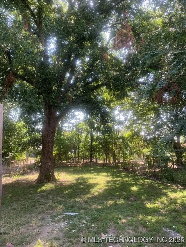 210 N G St, Muskogee, OK 74403 - view of green lawn