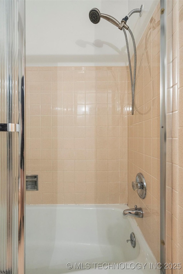 6725 E 51st Pl S, Tulsa, OK 74145 - full bath featuring shower / bathtub combination