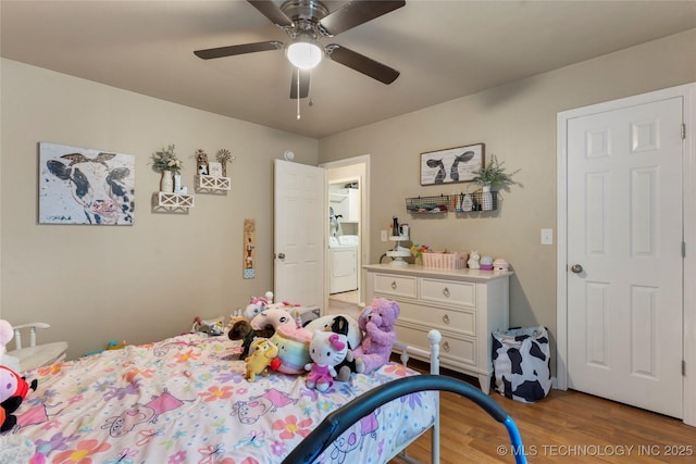 704 NE 3rd St, Wagoner, OK 74467 - bedroom featuring washer / dryer, wood finished floors, and a ceiling fan