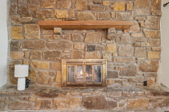905 W Andrew Ave, Sapulpa, OK 74066 - detailed view of a glass covered fireplace