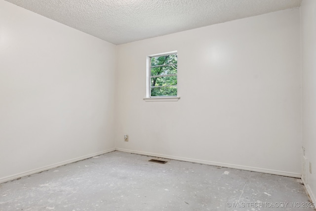 905 W Andrew Ave, Sapulpa, OK 74066 - spare room featuring baseboards and a textured ceiling