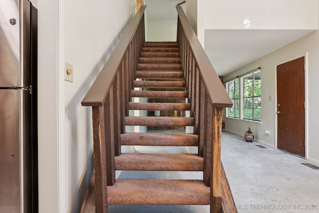 905 W Andrew Ave, Sapulpa, OK 74066 - staircase featuring baseboards