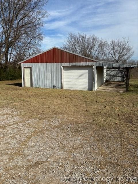 260 N 260th Rd, Mounds, OK 74047 - garage featuring driveway