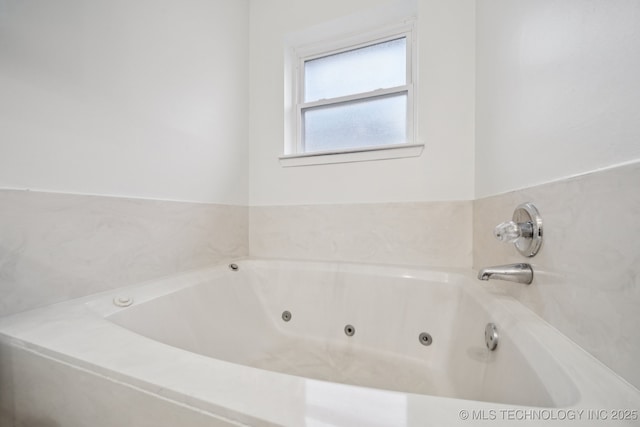 13111 E 80th St N, Owasso, OK 74055 - full bath with a jetted tub
