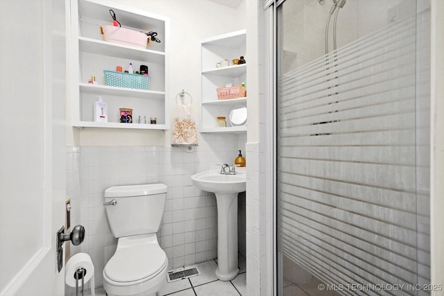 1144 S Owasso Ave, Tulsa, OK 74120 - full bath featuring a stall shower, tile walls, and tile patterned floors
