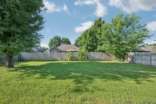2109 W Maple St, Collinsville, OK 74021 - view of fenced backyard