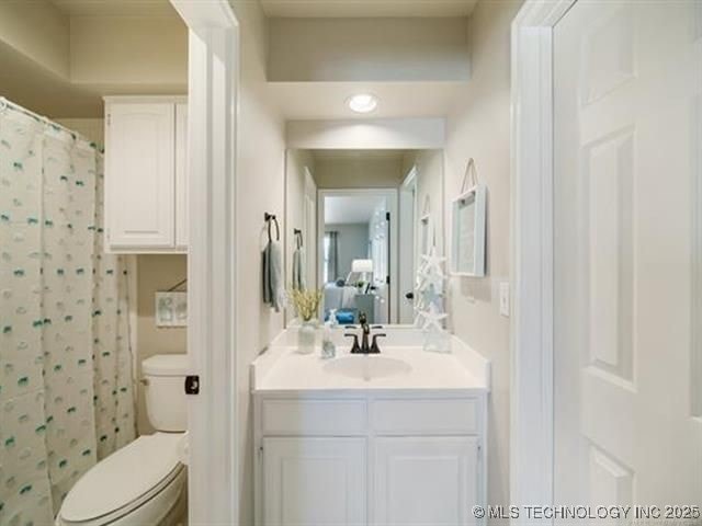 408 W Fairway Ct, Broken Arrow, OK 74011 - full bathroom with vanity and a shower with curtain