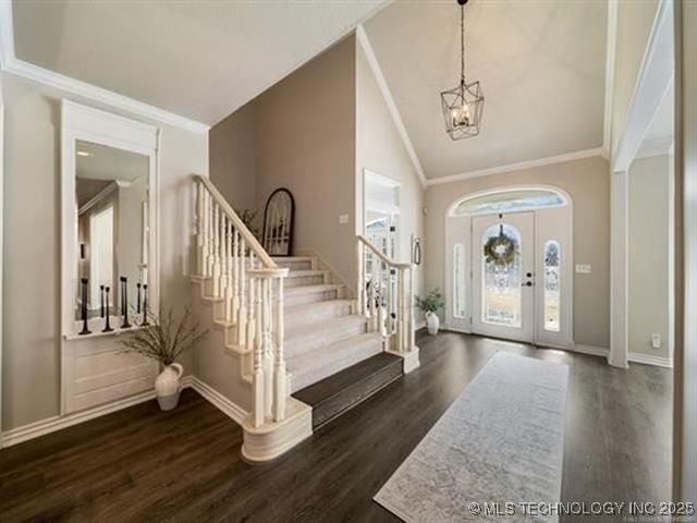 408 W Fairway Ct, Broken Arrow, OK 74011 - entryway featuring a chandelier, stairway, wood finished floors, crown molding, and lofted ceiling