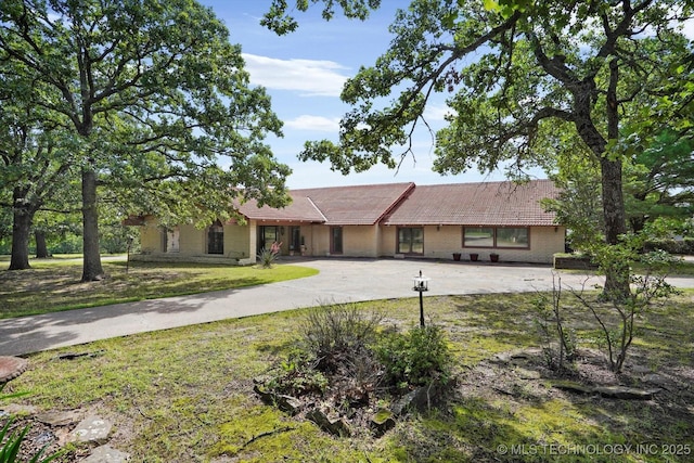17331 S 174th Ave E, Bixby, OK 74008 - ranch-style home with curved driveway, a front lawn, and a tile roof