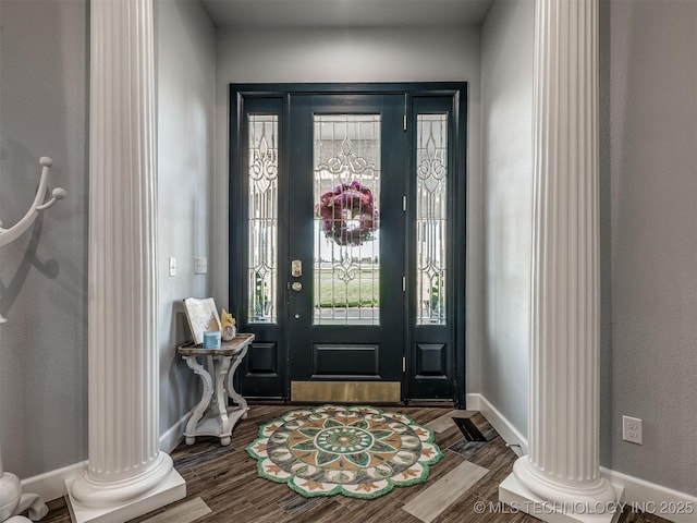 353800 E 5400th Rd, Maramec Twp, OK 74045 - foyer entrance featuring ornate columns and wood finished floors