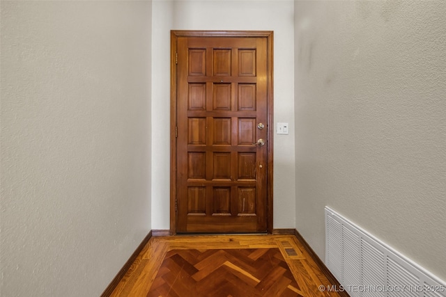 2847 W 115th Pl S, Jenks, OK 74037 - entryway with baseboards and a textured wall