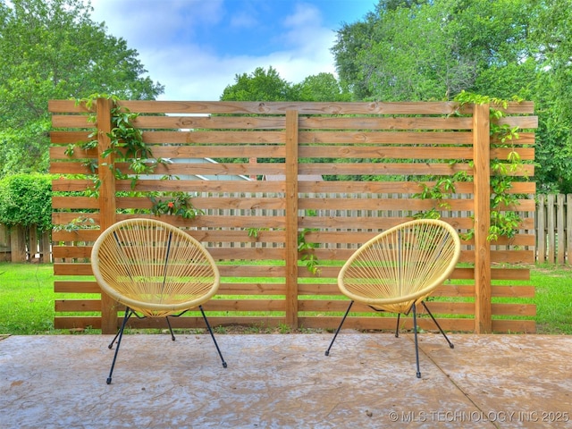 7001 S Redbud Ave, Broken Arrow, OK 74011 - view of patio / terrace