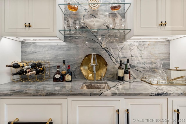 2524 E 66th Pl, Tulsa, OK 74136 - indoor dry bar featuring decorative backsplash
