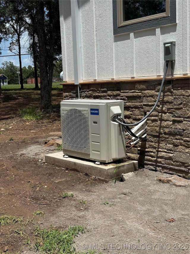 33455 State Highway 82, Cookson, OK 74427 - exterior view of an ac unit