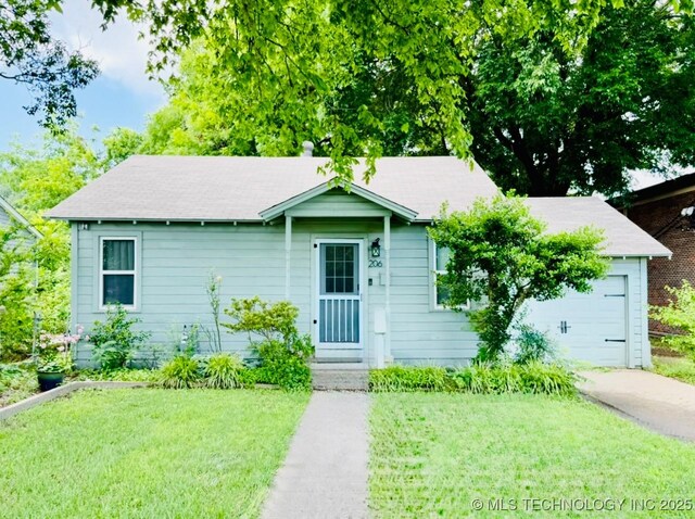 206 S 2nd St, Eufaula, OK 74432 - single story home featuring a front lawn and driveway