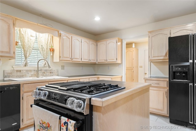70155 S 336th Ct, Wagoner, OK 74467 - kitchen with black appliances, light brown cabinets, light countertops, and recessed lighting
