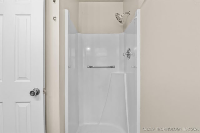 1121 S 221st W Ave, Sand Springs, OK 74063 - bathroom featuring a shower