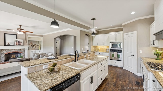 9198 E 120th St S, Bixby, OK 74008 - kitchen with appliances with stainless steel finishes, arched walkways, open floor plan, a center island with sink, and recessed lighting