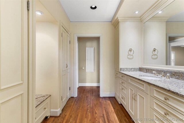 321 E 29th Pl, Tulsa, OK 74114 - bathroom with vanity, wood finished floors, and crown molding