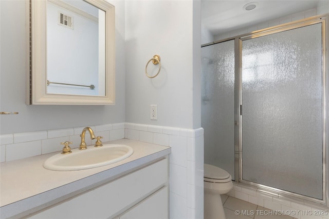 321 E 29th Pl, Tulsa, OK 74114 - full bathroom featuring vanity, a shower stall, and a wainscoted wall