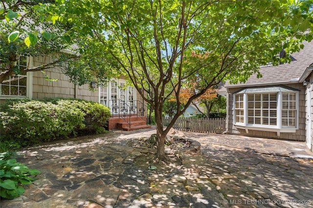 321 E 29th Pl, Tulsa, OK 74114 - view of yard with a patio