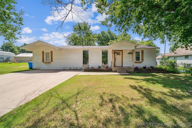 210 NW 4th St, Checotah, OK 74426 - ranch-style house with driveway